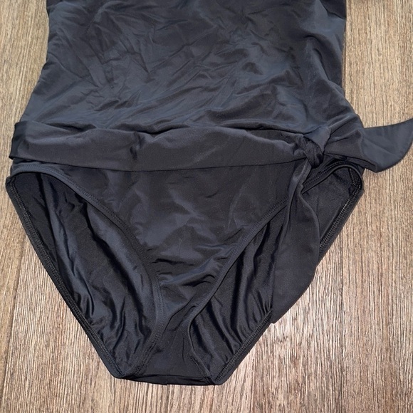 La Blanca one piece swimsuit - Picture 3 of 7